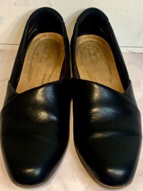 Clarks Collection Black Leather Loafer Heels Size 7 Comfort Work Shoes